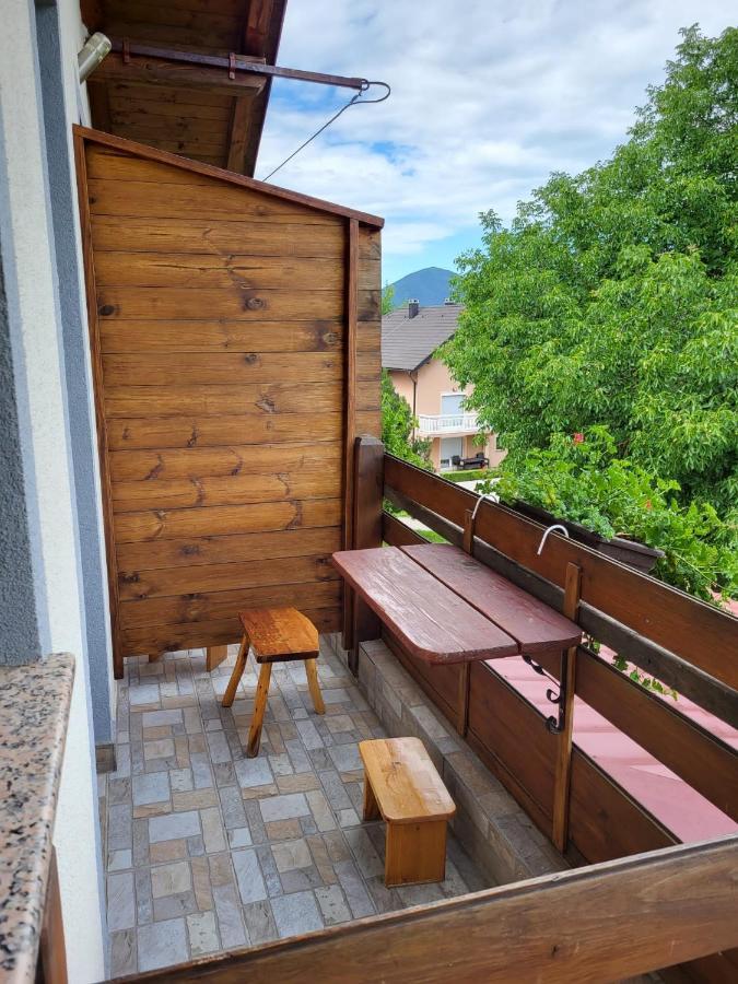 House Sara Apartment Korenica Bagian luar foto