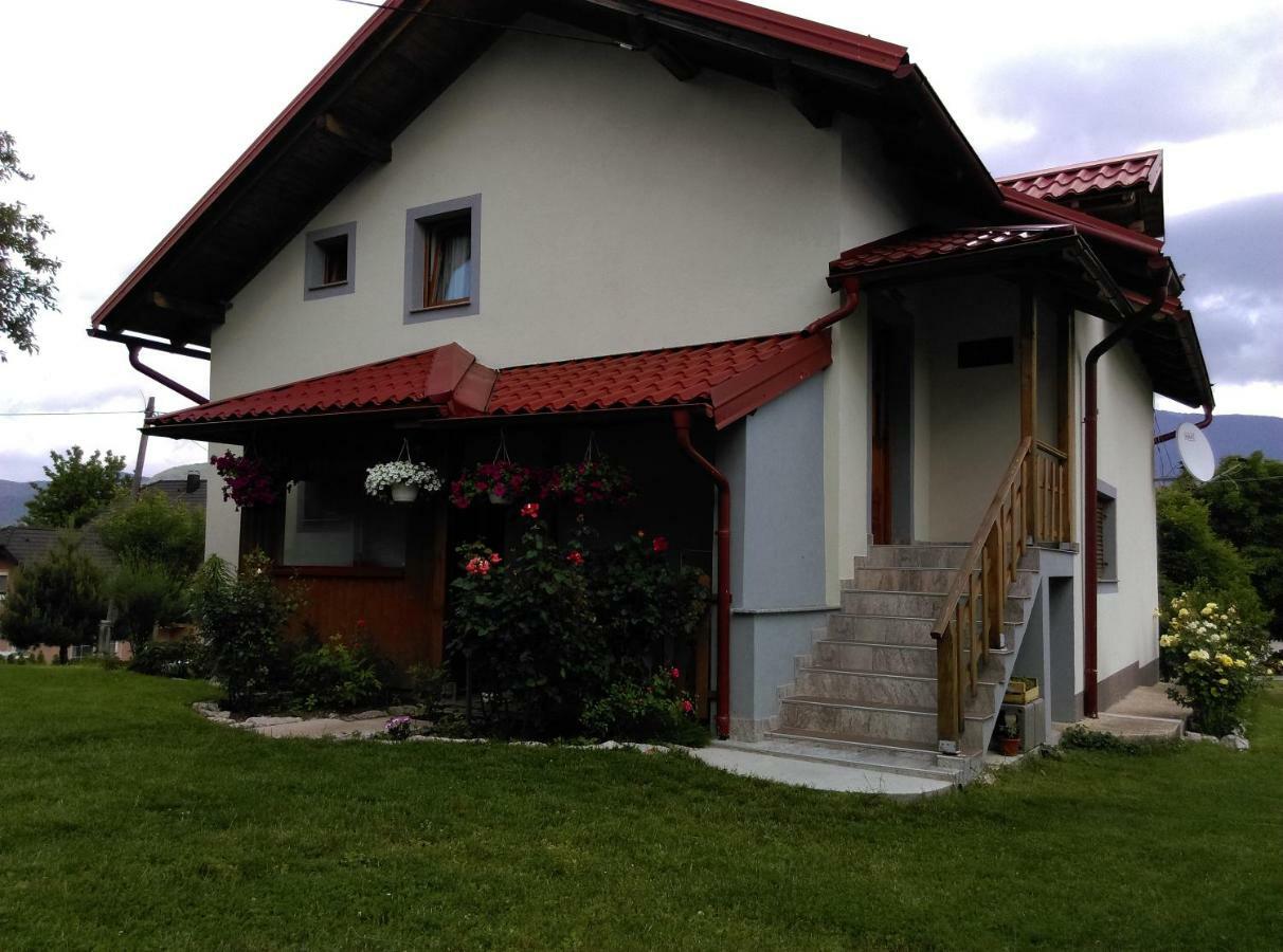 House Sara Apartment Korenica Bagian luar foto